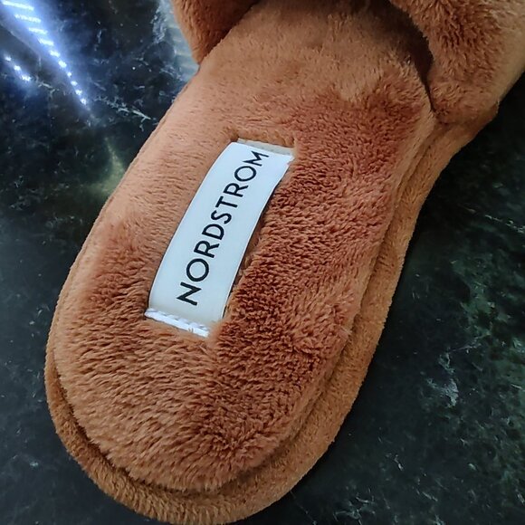 NEW Nordstrom Luxury Bronze Tan Plush Faux Fur Slippers Small - Picture 9 of 9